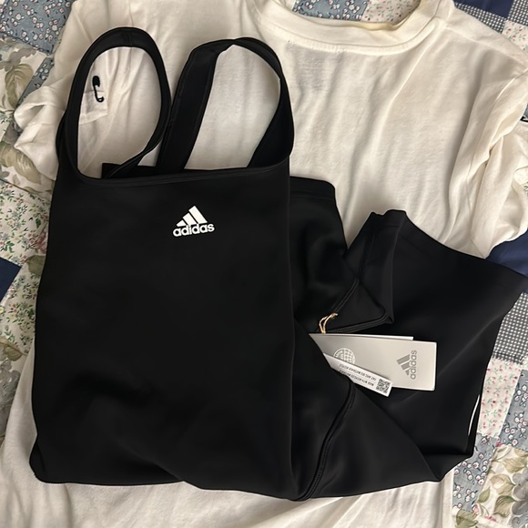 NWT ADIDAS JUMPSUIT WOMEN SHORTS SIZE SMALL - Picture 3 of 7